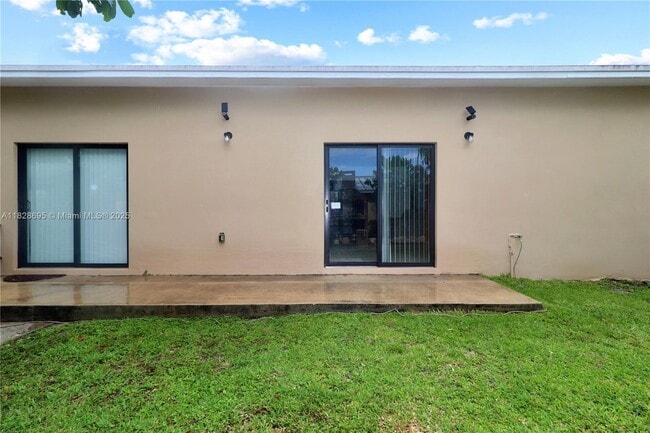 Building Photo - 15730 SW 103rd Ave