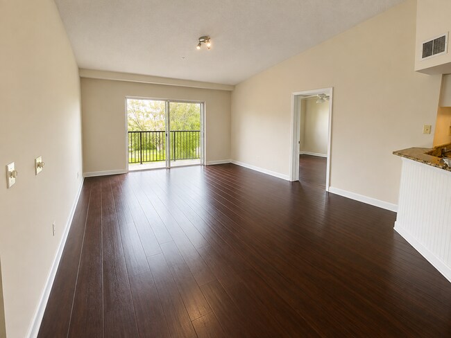Foto del edificio - 1100 Crestwood Ct S