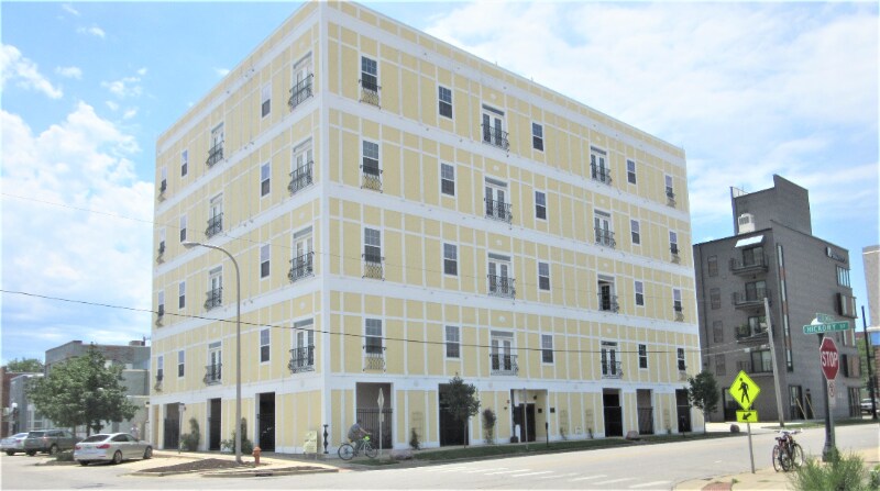 Primary Photo - 11 E Columbia Ave