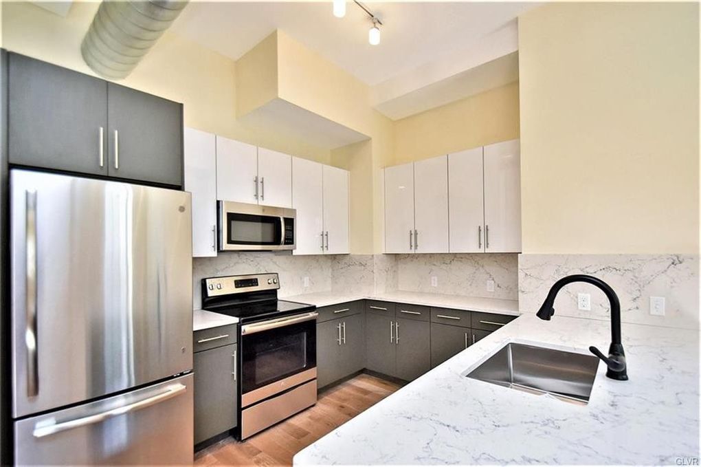 2BR 1BA (Kitchen) - Riverview Lofts