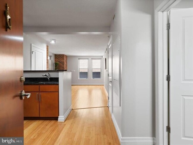 Foto del edificio - 915 E St NW