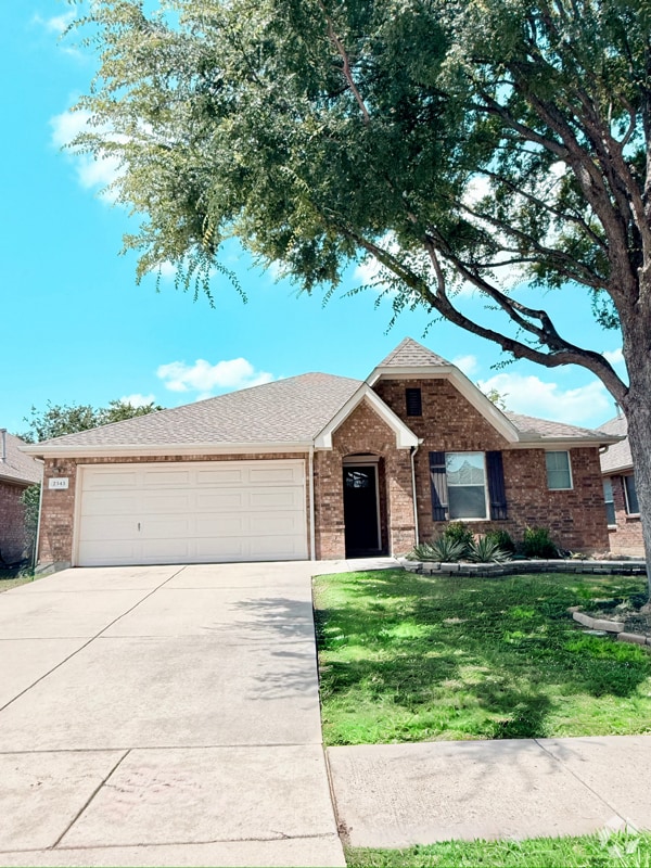 Building Photo - 2345 Aurora Dr