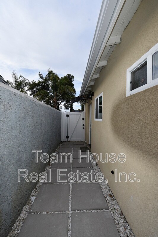 Building Photo - 18750 Valerio St