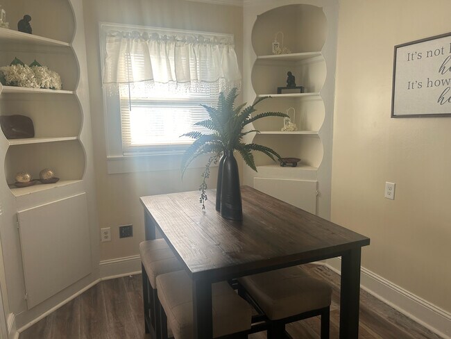 Foto del edificio - Room in Apartment on Kerr St NW