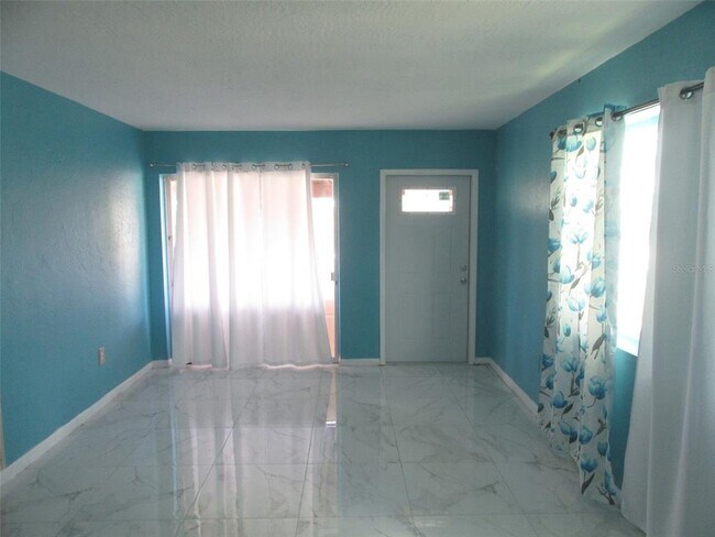 Foto del edificio - 21267 Gladis Ave