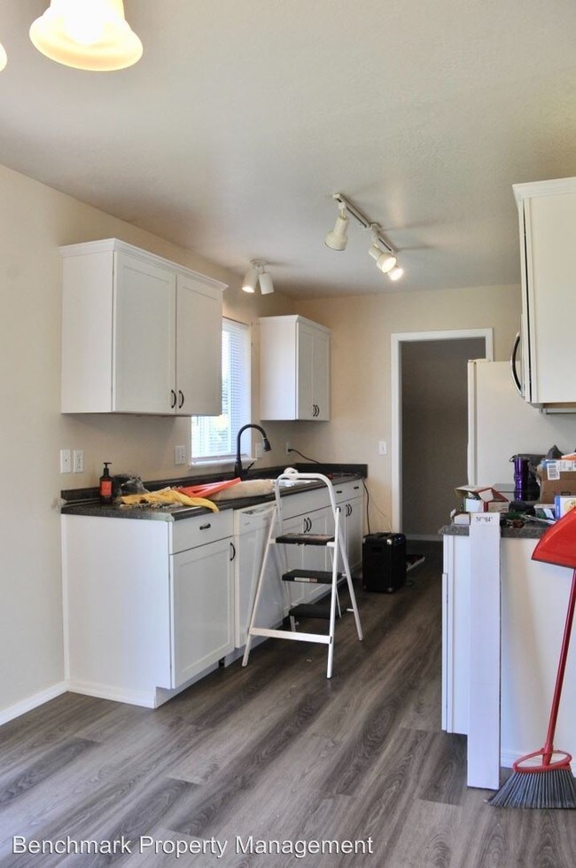 Building Photo - 3 br, 2 bath House - 3020 N. Treaty Rock Blvd
