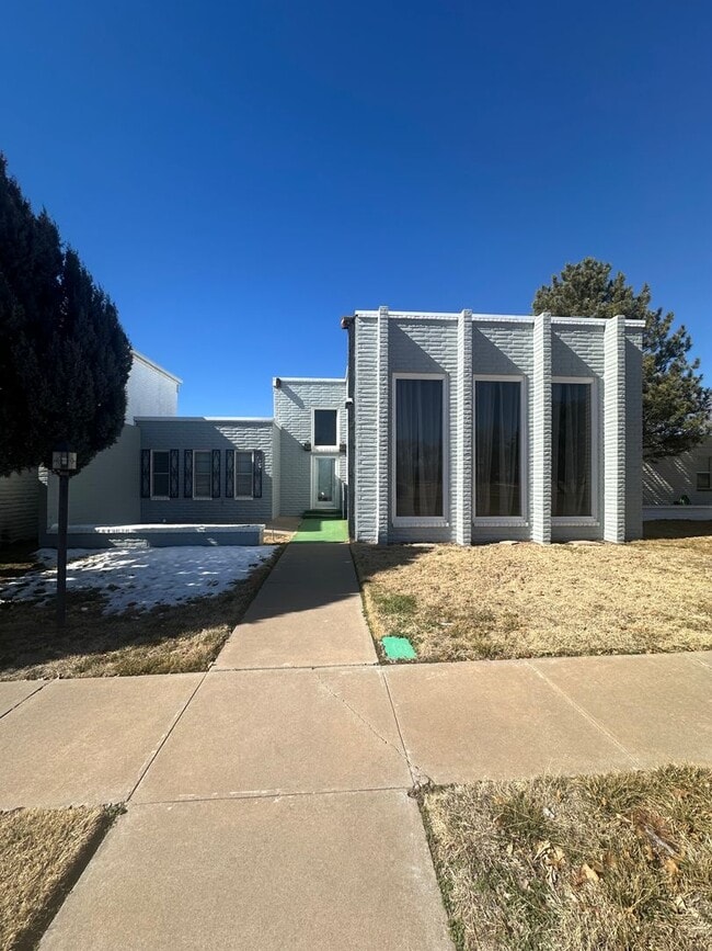 Building Photo - 1100 Colonial Pkwy
