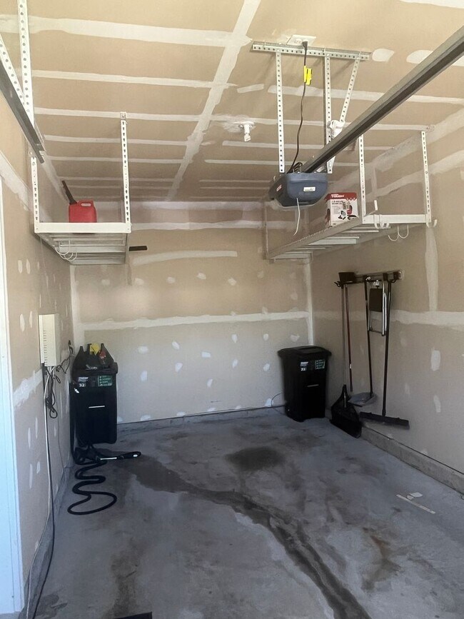 Foto del edificio - 1006 Windlass Glen Rd