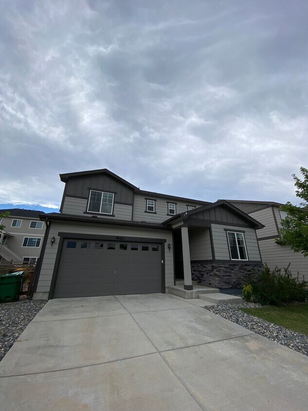 Primary Photo - 4 bedroom 3 bathroom Single Family House i...