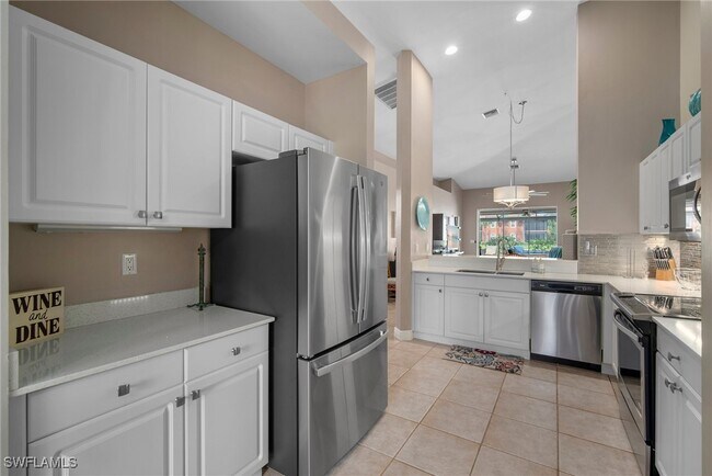 Foto del edificio - 6553 Castlelawn Pl