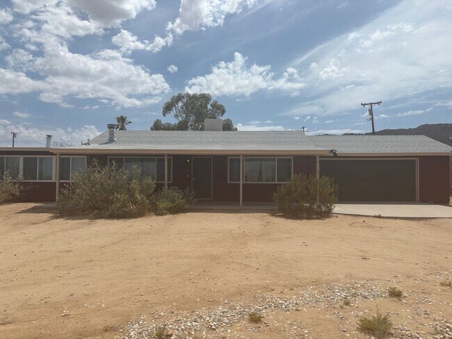 Foto del edificio - 3 Bedroom 1.5 Bath Modern Farmhouse near J...