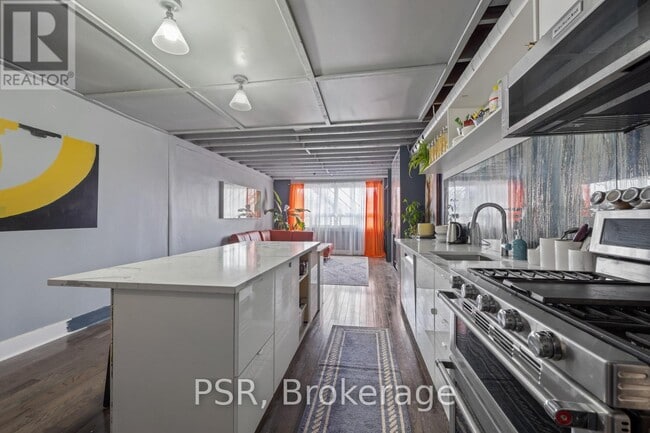 Photo du bâtiment - 1537 Eglinton Ave W