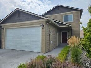Building Photo - 482 S Kansas Loop