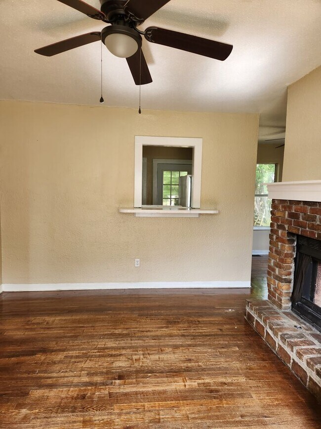 Foto del edificio - Single Family 2 bed 2 bath