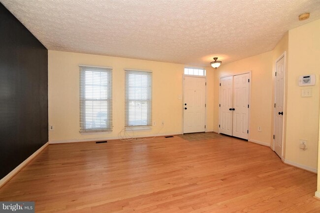 Building Photo - 3335 Esquarre Ct
