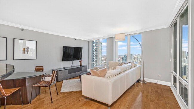 Building Photo - 345 N La Salle Dr