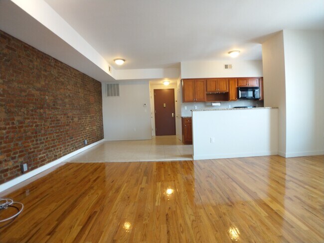 Building Photo - 380 94th St