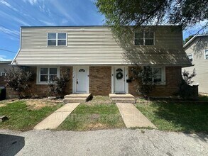 Building Photo - 212 N Oak Dr