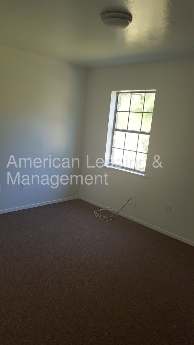 Building Photo - Brookhollow Duplex