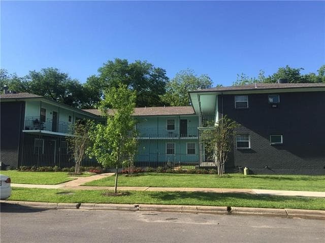 Building Photo - 701 Elsbeth St