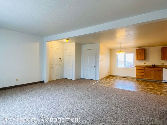 Building Photo - 1612 Palm Ct