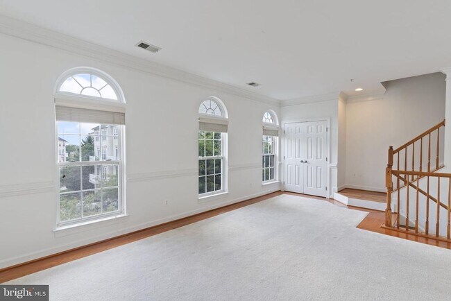 Foto del edificio - 5675 Harrington Falls Ln