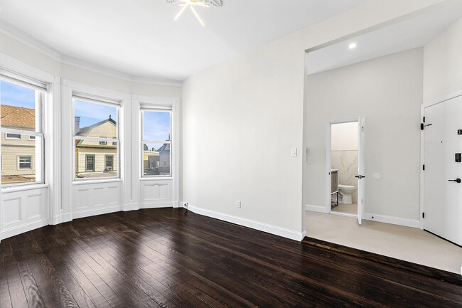 Building Photo - 311 21st St