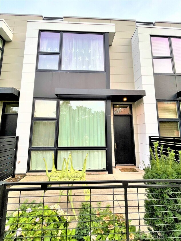 Foto principal - 445 W Hobbie St