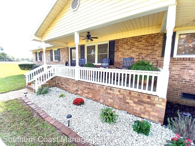 Building Photo - 3 br, 2 bath House - 657 Dukes Road