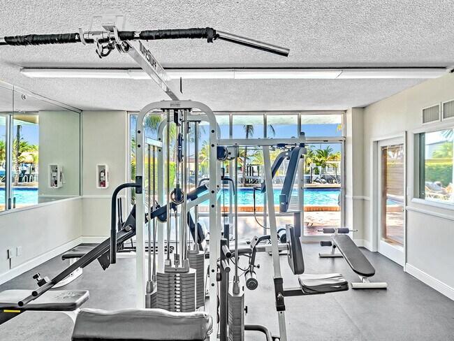 Foto del edificio - 2350 NE 135th St