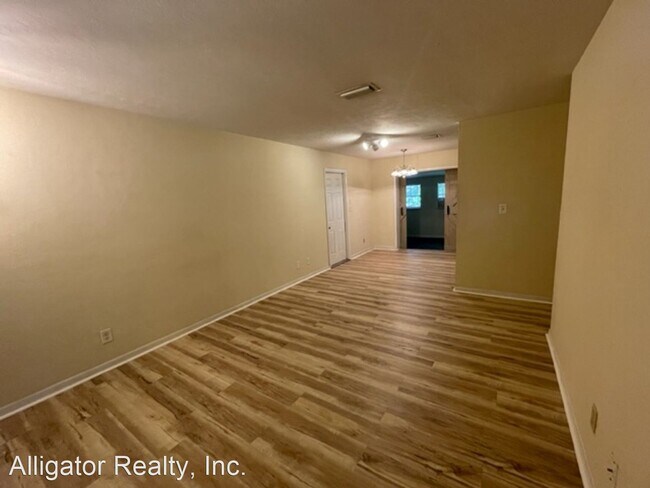 Building Photo - 3 br, 1 bath House - 4232 NW 22nd Terrace