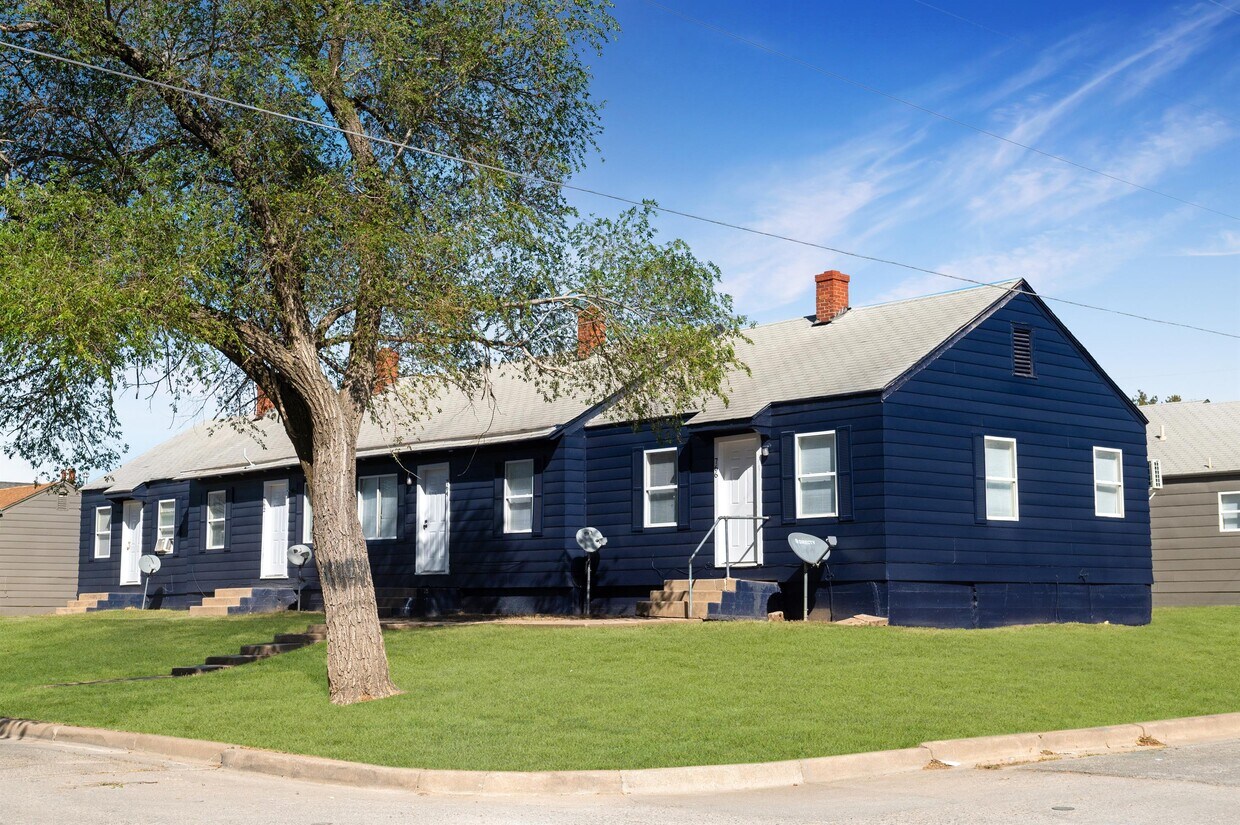 Primary Photo - 736-742 Sylvan Ln