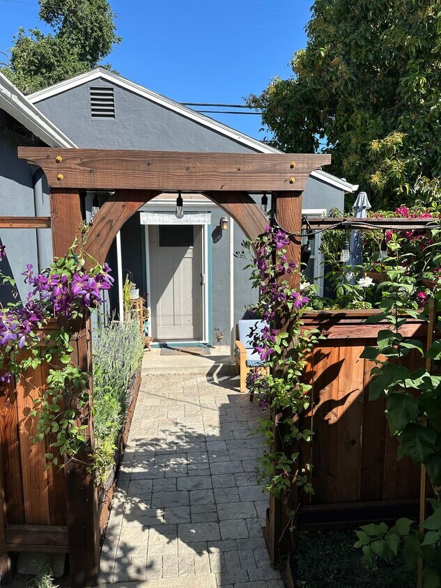 1163 1/2 Park Blvd - Month to Month - 1163 1/2 Park Blvd - Month to Month