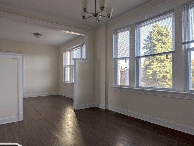 Foto del edificio - 2814 N Troy St