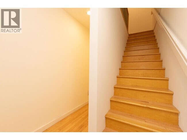 Photo du bâtiment - 682 W 16th Ave