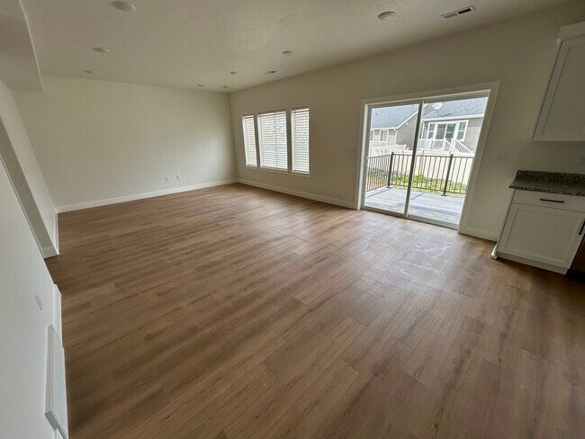 Foto del edificio - 1084 W 200 N