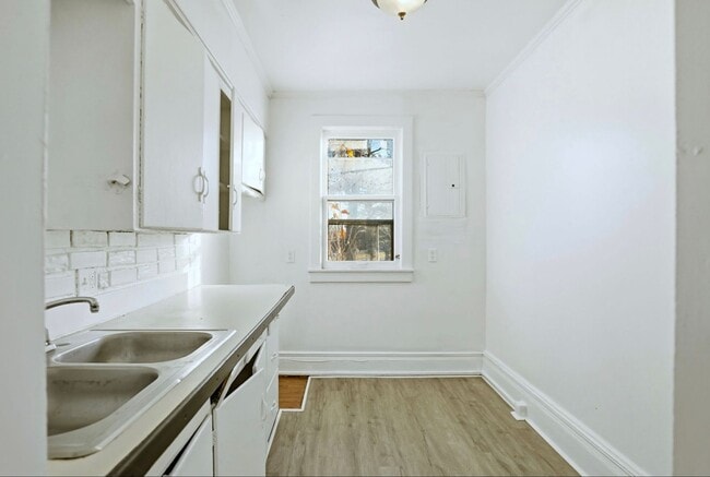 Foto del edificio - 2323 S Washington Ave