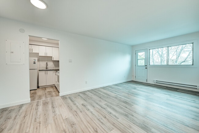 Building Photo - 6750 Rue De Choisy
