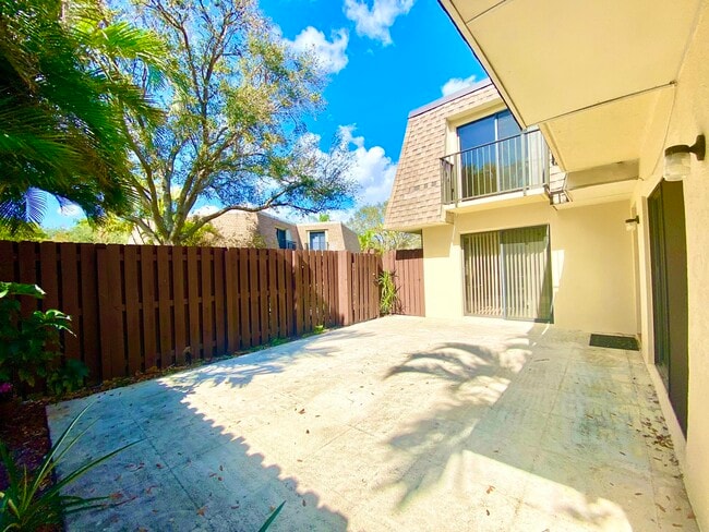 Building Photo - 2885 SW 22nd Cir