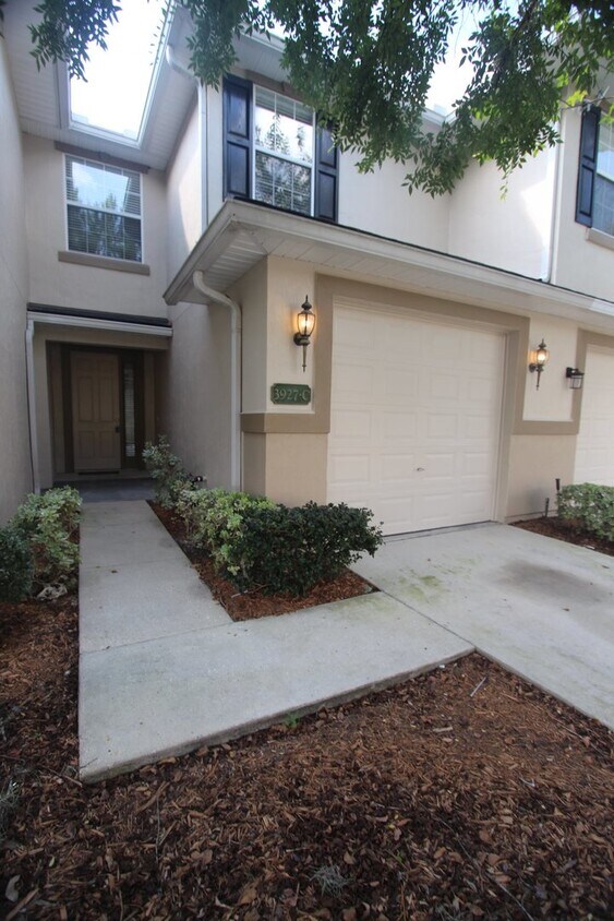 Primary Photo - Townhome in Oakleaf Plantation