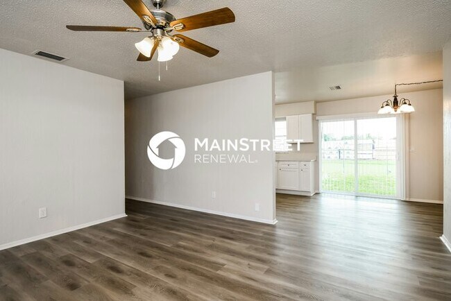 Building Photo - 3 Bedroom Pet-Friendly Home in WINTER HAVEN, FL with Main Street Renewal
