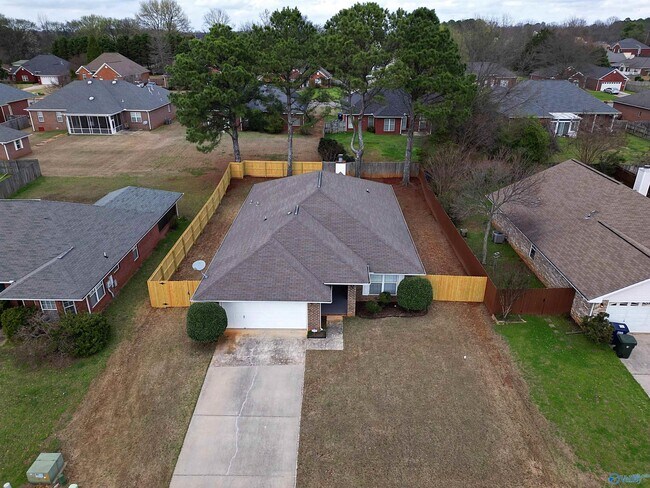 Foto del edificio - 120 Clover Ridge Dr