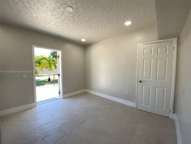 Building Photo - 600 NW 116th Terrace