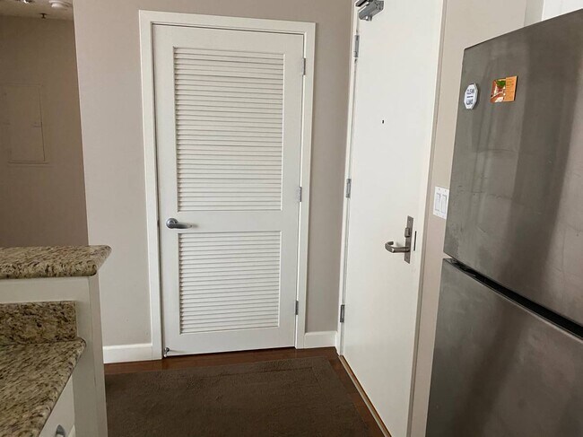 Entryway - 250 King St