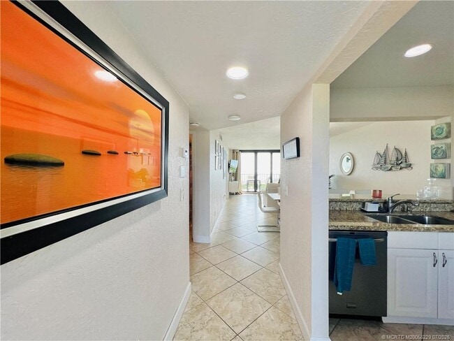 Building Photo - 4250 N Hwy A1A