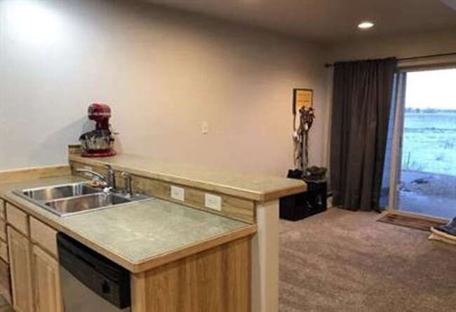 Building Photo - 3 bedroom 2 1/2 bath in Bozeman