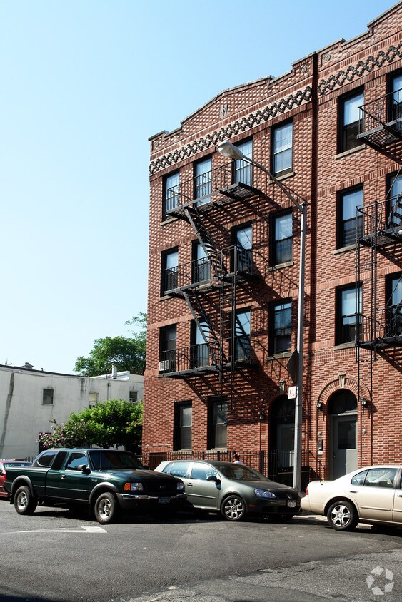 Building Photo - 246 15th St