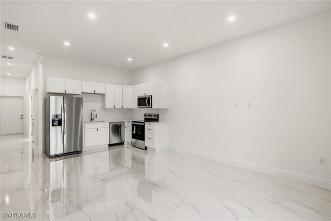 Building Photo - 4782-4784 Nelson Dr