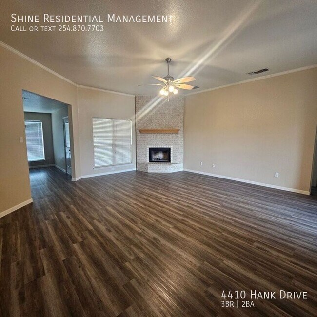 Foto del edificio - 4410 Hank Dr