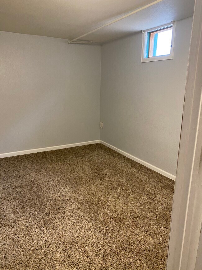 Dormitorio 1 - 1827 6th Ave